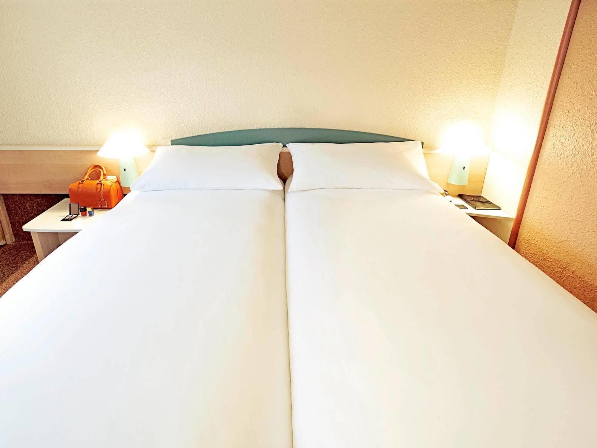 Ibis Archamps Porte De Geneve Екстериор снимка